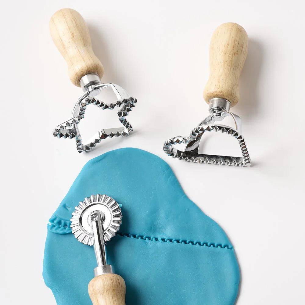 Eco-dough Tools - Cookie Cutters Case - (4 hearts, 4 stars, 4 cutting wheels)
