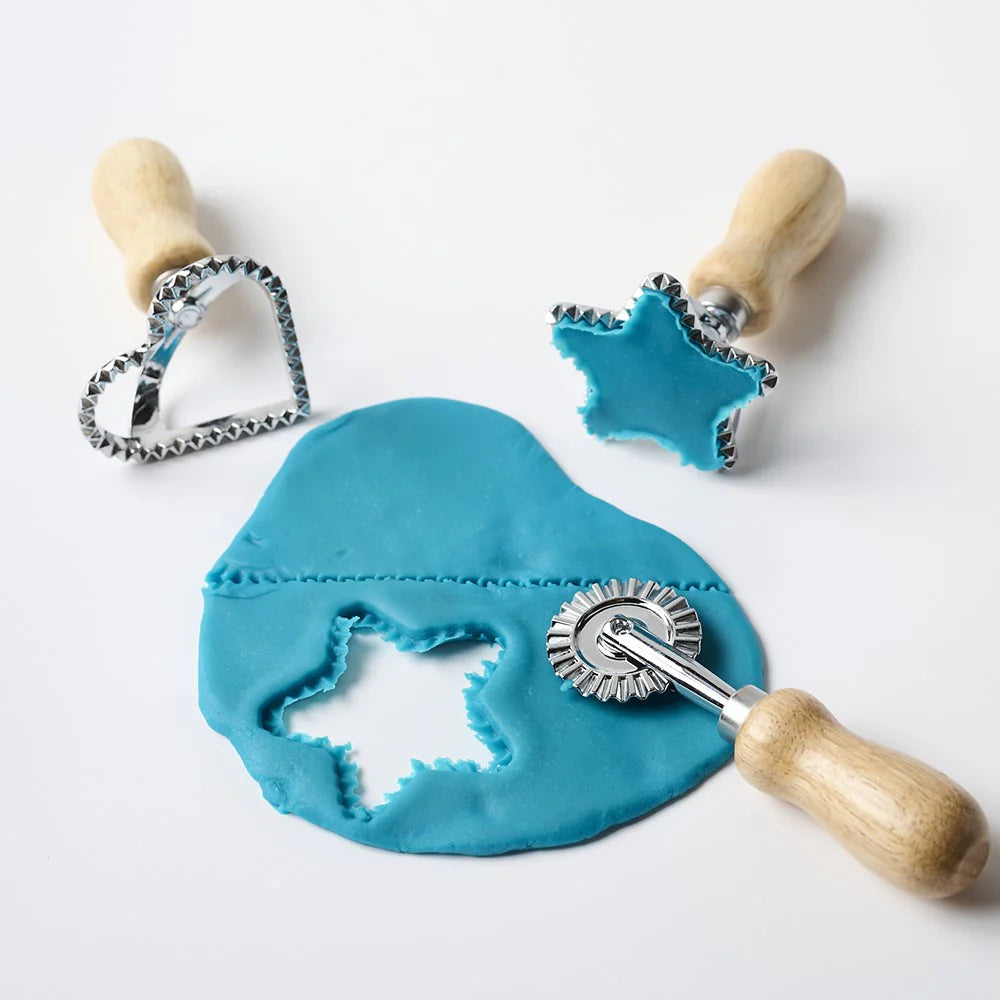 Eco-dough Tools - Cookie Cutters Case - (4 hearts, 4 stars, 4 cutting wheels)