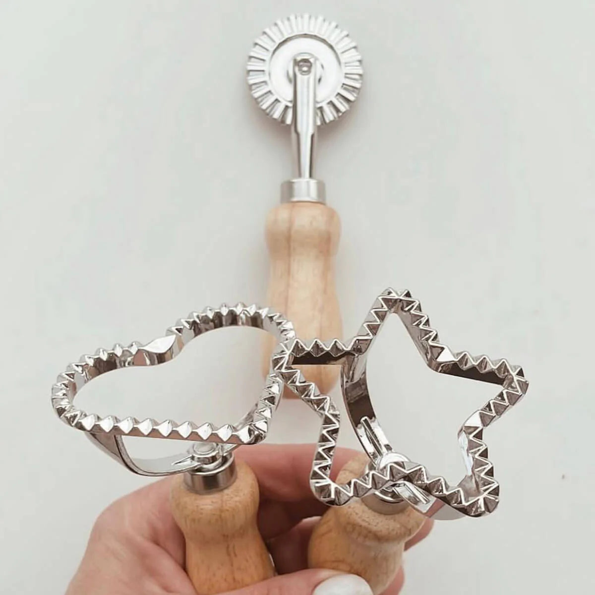 Eco-dough Tools - Cookie Cutters Case - (4 hearts, 4 stars, 4 cutting wheels)