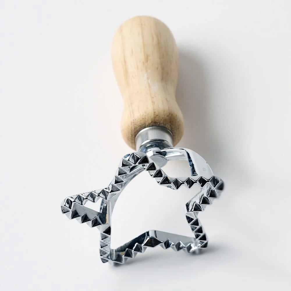 Eco-dough Tools - Cookie Cutters Case -       (4 hearts, 4 stars, 4 cutting wheels)