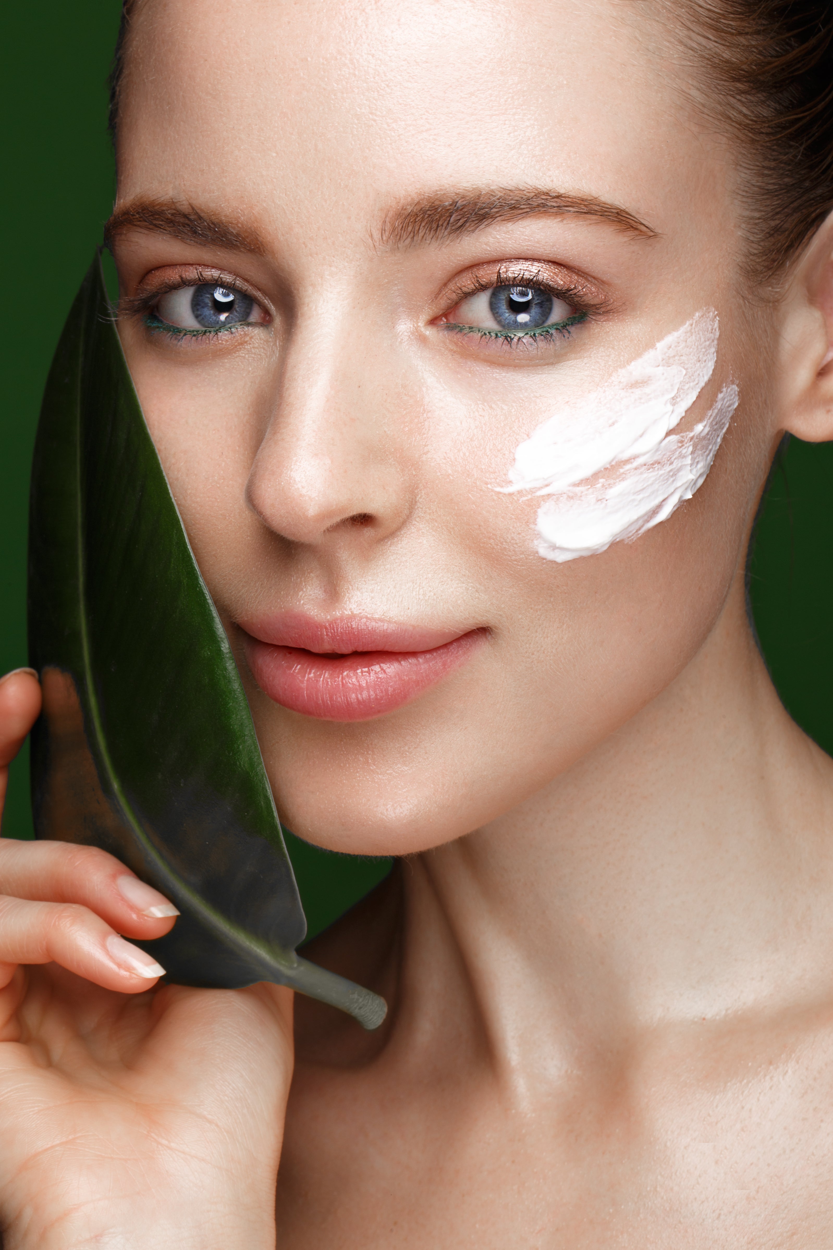 Luminique Éclat: Rose Gold Anti-Aging Serum-2